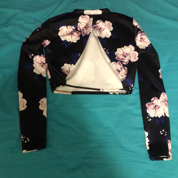 Charlotte Russe floral crop with open back. - Picture 2 of 3